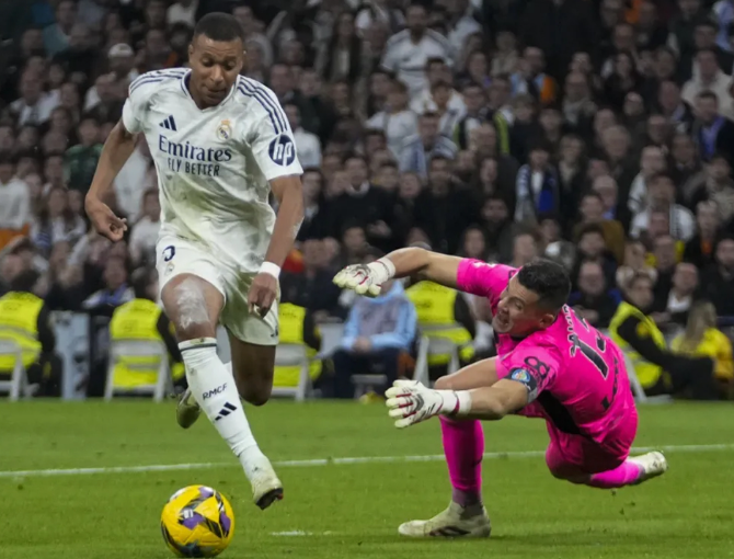 Mbappe bryter måltørken og hjelper Real Madrid med å slå Getafe 2-0